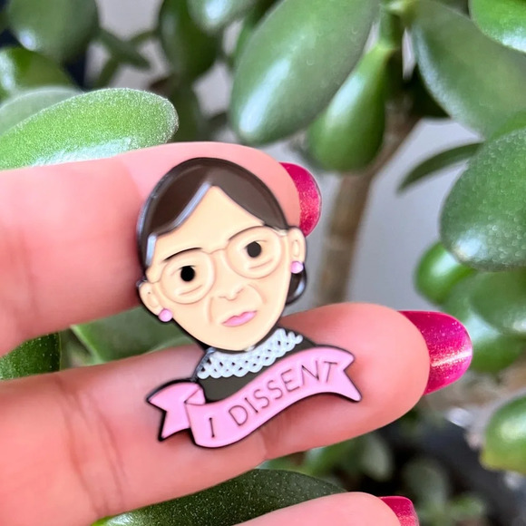 NEW “I dissent” RBG feminist enamel pin - Picture 1 of 3